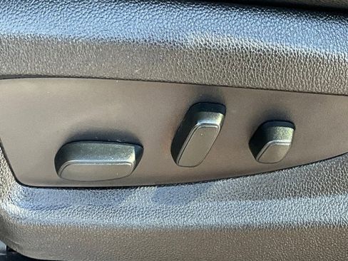 Used 2017 Chevrolet Silverado 1500 High Country AWD/4WD image 28