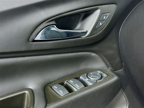 Used 2024 Chevrolet Equinox LT image 17