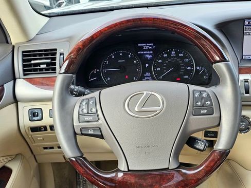 Used 2014 Lexus LS 460 image 32