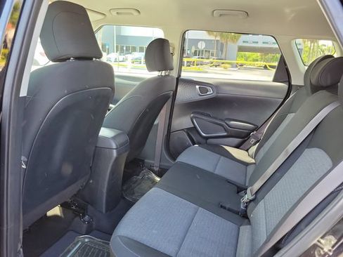 Used 2021 Kia Soul S FWD image 11