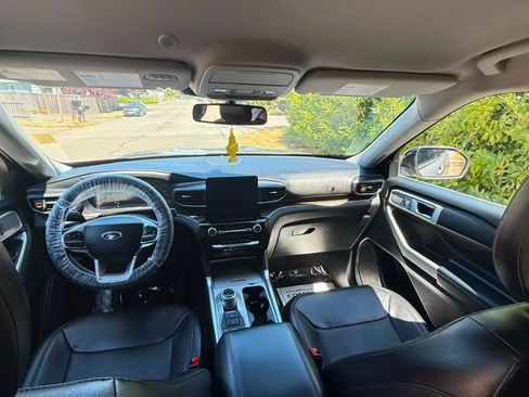 Used 2024 Ford Explorer Limited AWD/4WD image 7