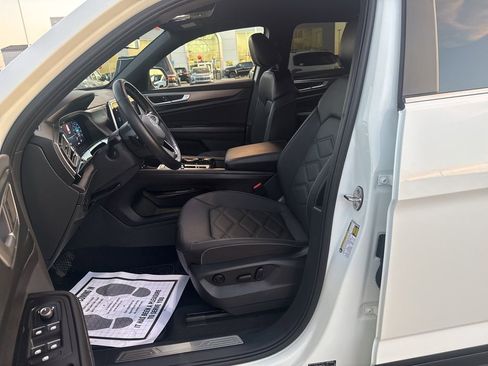 Used 2024 Volkswagen Atlas Cross Sport SE w/ Black Wheel Package FWD image 24