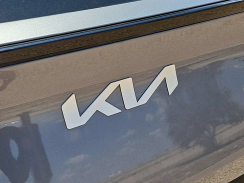 Used 2023 Kia Sportage EX FWD image 11