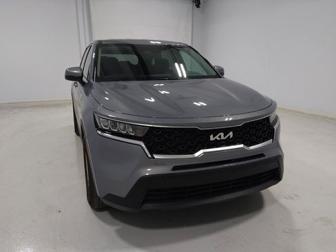 Used 2023 Kia Sorento LX image 14