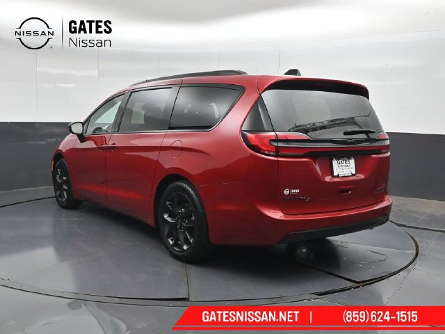Used 2025 Chrysler Pacifica Limited FWD image 8