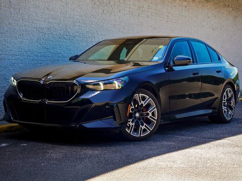 Used 2025 BMW 530i w/ M Sport Package RWD image 2