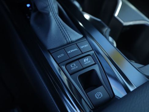 Used 2025 Toyota Camry SE image 10