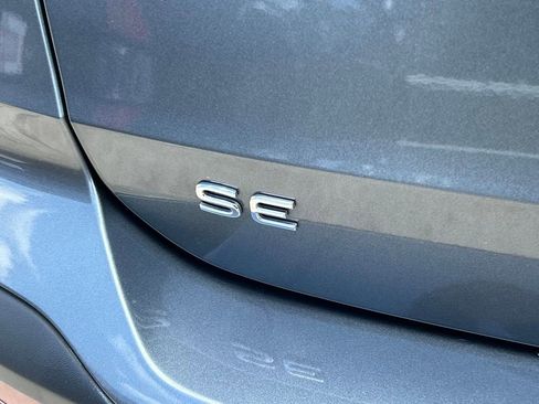 Used 2025 Volkswagen Taos SE FWD image 12