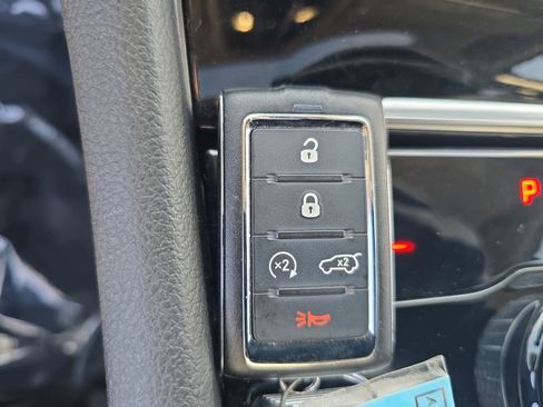 Used 2023 Jeep Grand Cherokee Limited w/ Black Appearance Package image 38