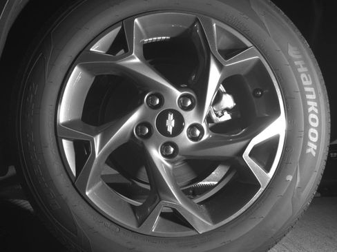 Used 2025 Chevrolet Trax LT w/ LT Convenience Package FWD image 14