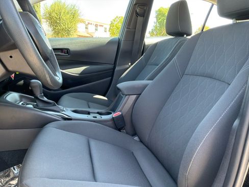 Used 2025 Toyota Corolla LE FWD image 16