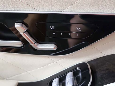 Used 2022 Mercedes-Benz S 500 4MATIC w/ 3D Technology Package image 33