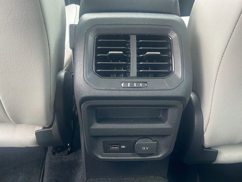 Used 2019 Volkswagen Tiguan SEL Premium image 32