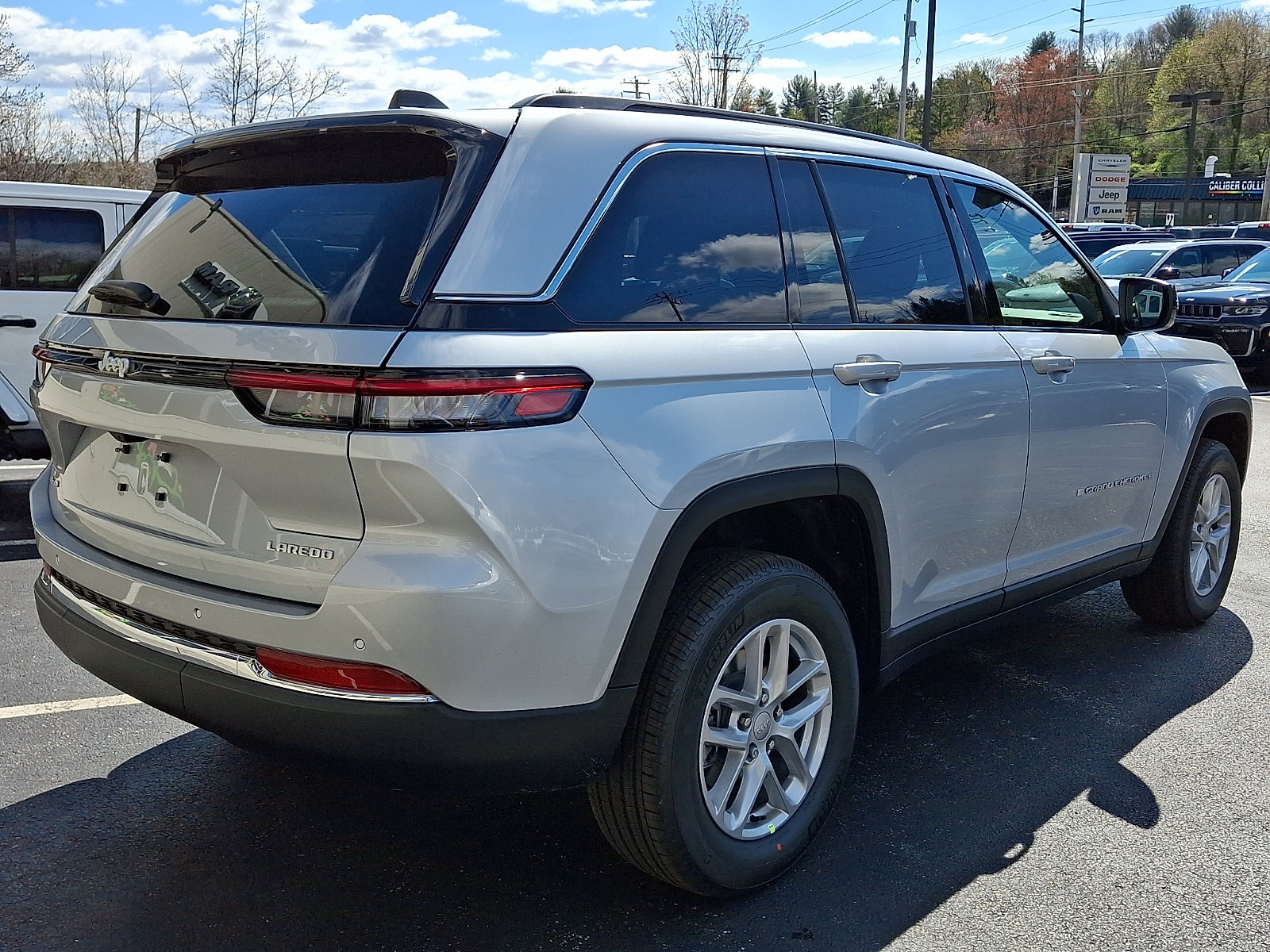 New 2026 Jeep Grand Cherokee Laredo X AWD/4WD image 3