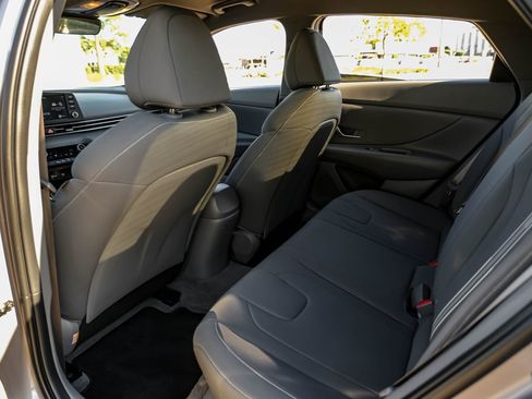 Used 2023 Hyundai Elantra SEL FWD image 32