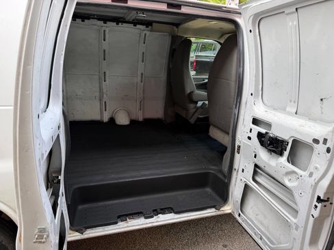 Used 2014 Chevrolet Express 2500 RWD image 13