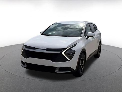 Used 2025 Kia Sportage LX image 8