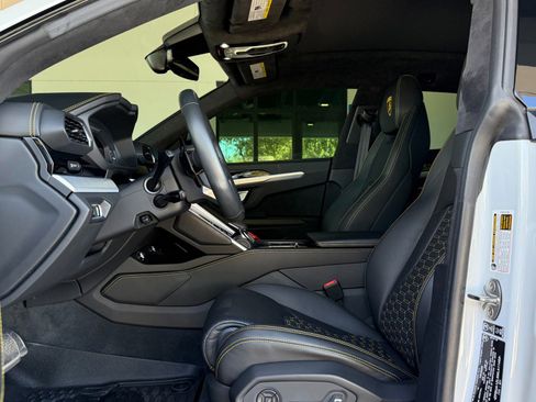 Used 2021 Lamborghini Urus image 19