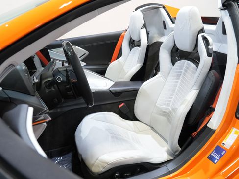 Used 2023 Chevrolet Corvette Stingray Premium Conv w/ Z51 Performance Package image 30