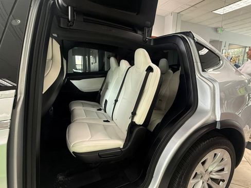 Used 2017 Tesla Model X 75D AWD/4WD image 5