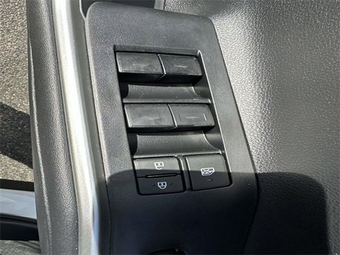 Used 2024 Toyota Highlander XLE image 19