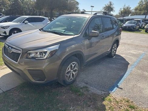 Used 2020 Subaru Forester Premium image 1