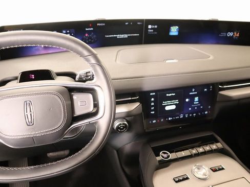 New 2025 Lincoln Navigator Reserve w/ Jet Appearance Package image 5