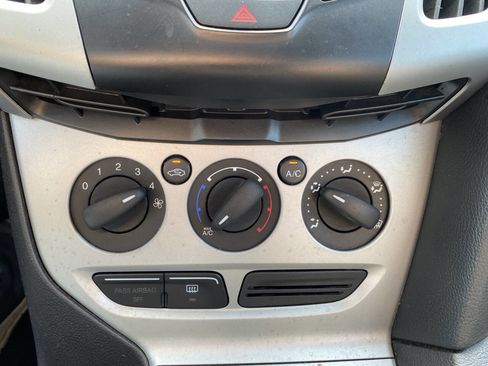 Used 2014 Ford Focus SE FWD image 26