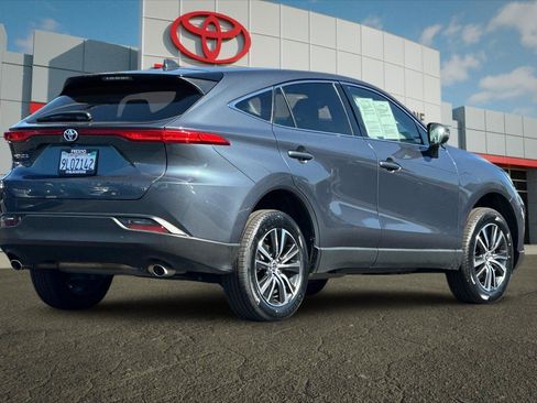 Used 2024 Toyota Venza LE AWD/4WD image 3