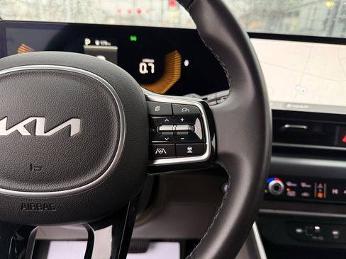 Used 2025 Kia Carnival LXS image 40