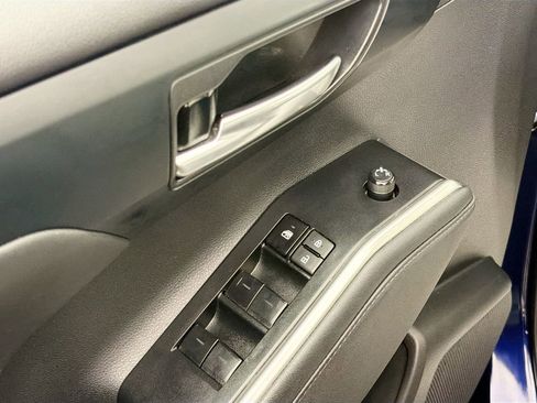 Used 2023 Toyota Highlander L image 17