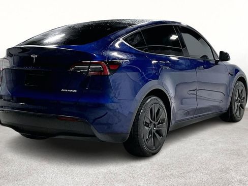 Used 2024 Tesla Model Y Long Range AWD/4WD image 2