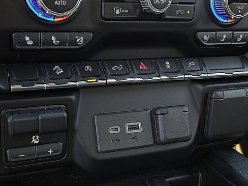 Used 2021 GMC Sierra 1500 AT4 w/ AT4 Preferred Package AWD/4WD image 14