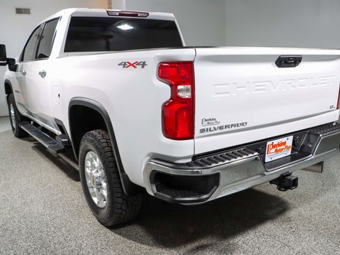 Used 2024 Chevrolet Silverado 2500 LTZ AWD/4WD image 9