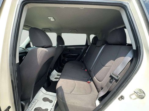 Used 2012 Kia Soul FWD image 17