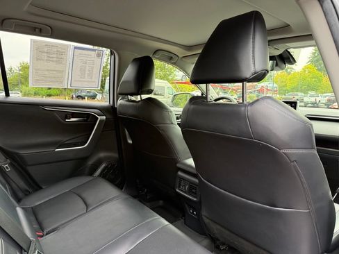 Used 2020 Toyota RAV4 Limited AWD/4WD image 19