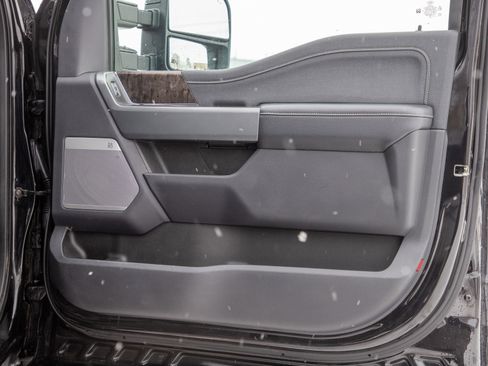 Used 2024 Ford F250 Lariat w/ Sport Appearance Package image 12