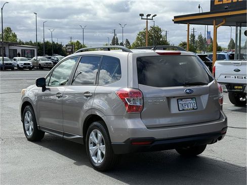 Used 2015 Subaru Forester 2.5i Premium AWD/4WD image 4