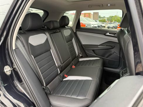 Certified 2024 Volkswagen Taos SEL AWD/4WD image 12