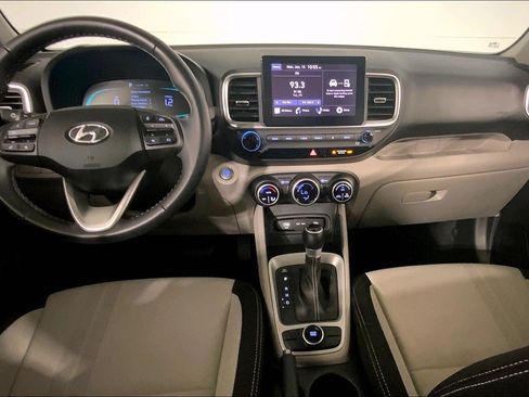 Used 2025 Hyundai Venue SEL FWD image 16