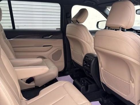 Used 2023 Jeep Grand Cherokee L Limited AWD/4WD image 21
