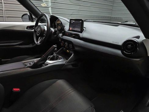 Used 2019 MAZDA MX-5 Miata Club RWD image 13