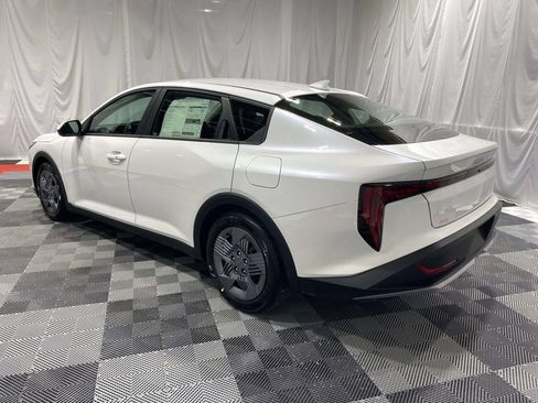 New 2026 Kia K4 FWD image 2