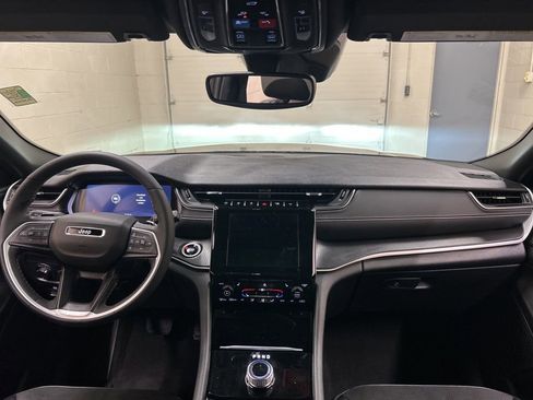 Used 2024 Jeep Grand Cherokee Altitude image 17