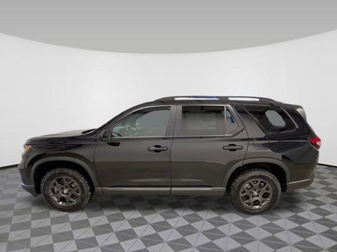 New 2025 Honda Pilot TrailSport image 2