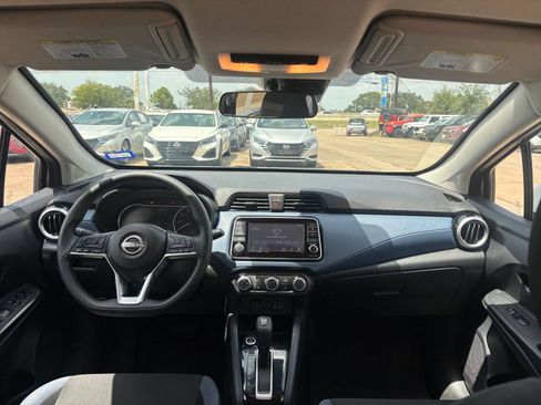 Used 2025 Nissan Versa SV FWD image 30