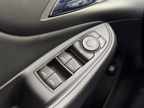 Used 2017 Chevrolet Volt LT w/ Comfort Package image 21