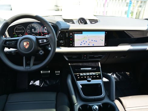 Used 2026 Porsche Cayenne S image 15