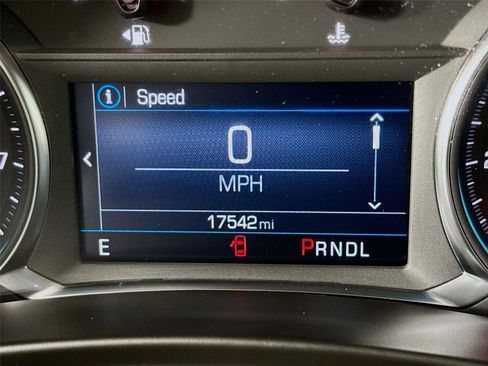 Used 2024 Chevrolet Equinox LT image 2