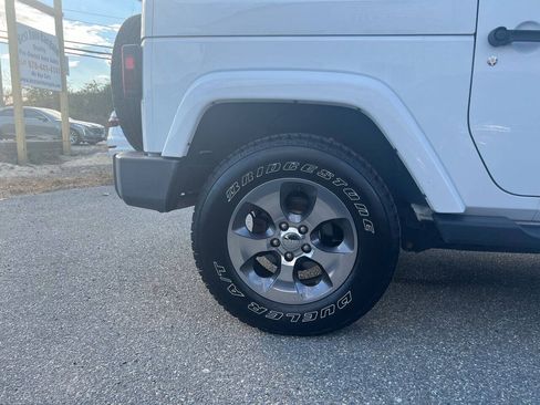 Used 2018 Jeep Wrangler Sahara w/ Connectivity Group AWD/4WD image 29